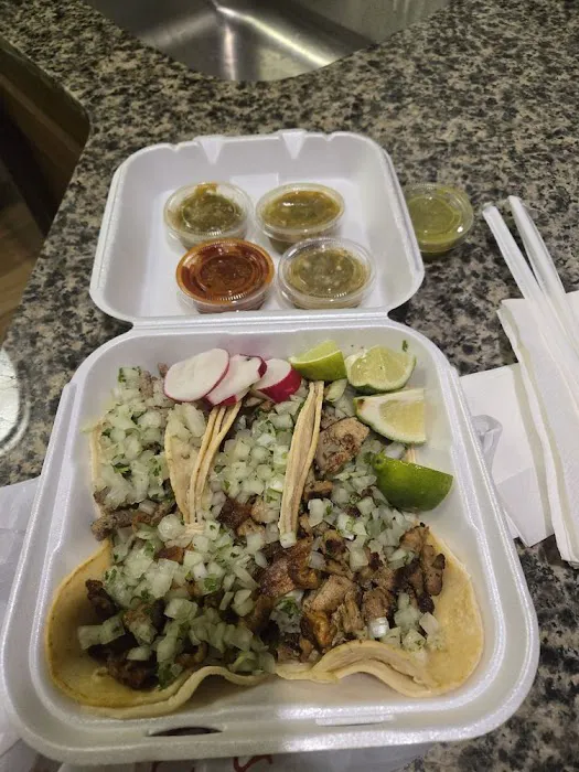 Checo's Taco Shop Picture 10