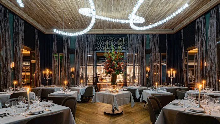 Maple & Ash Picture 6