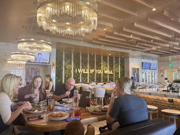 Moxies Scottsdale Restaurant Picture 8