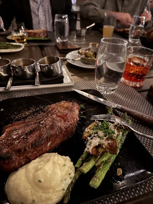 Lincoln Steakhouse & Bar Picture 6