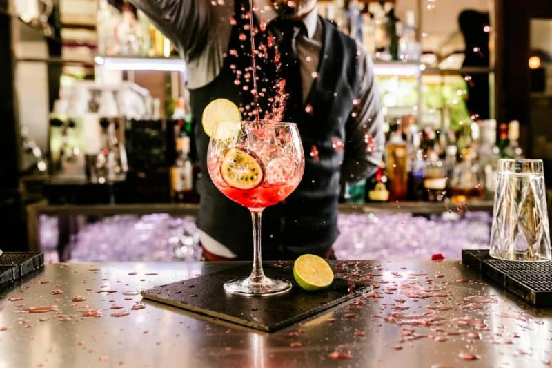 The Best Places for Happy Hour Drinks in Your City: Where to Find Great Deals