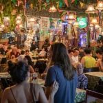 Why You Should Dine at a Local Restaurant Over a Chain – The Benefits Explained