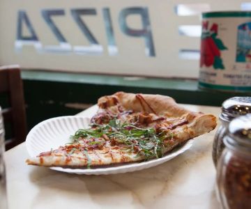 How to Find the Best Pizza Places in Chicago for a Thin-Crust Delight