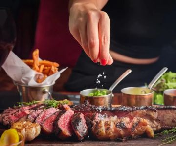 The Best Steakhouse Dining Experiences for Meat Lovers