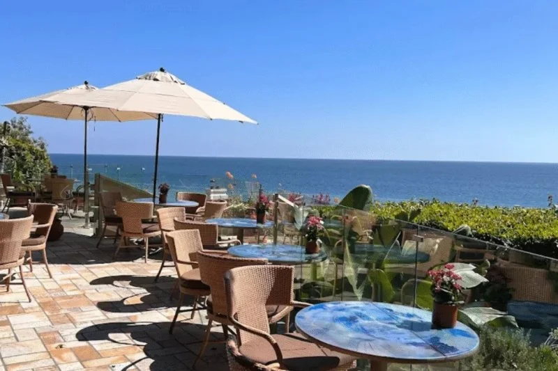 Ultimate Guide to Dining Near Beaches in the United States