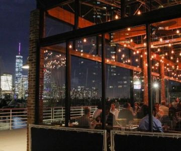 Local Dining Spots in Nashville for Music and Food: Best Places to Eat & Listen