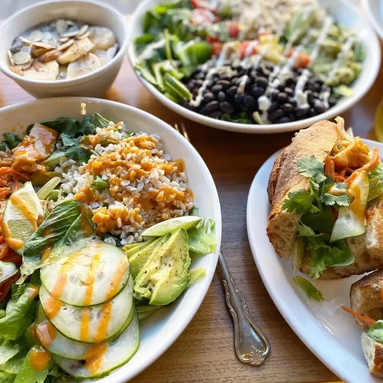 Don’t Miss These Local Favorite Spots in Chicago for Food & Culture