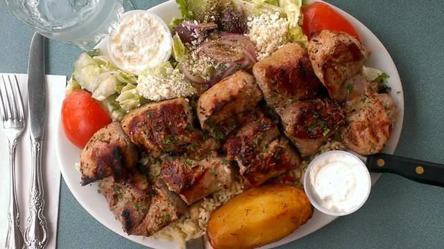 Affordable Places to Eat with Large Portions in the US | Budget Dining Guide