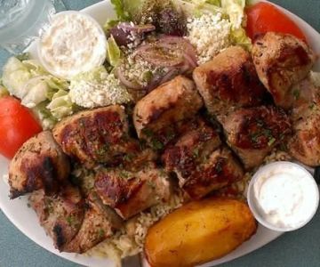 Affordable Places to Eat with Large Portions in the US | Budget Dining Guide