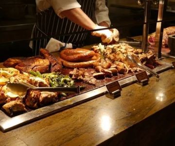 Dining in Las Vegas Beyond Buffets: A Food Lover Guide